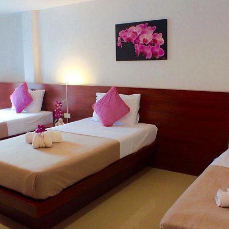 Phuthara Hostel Phuket Exterior photo