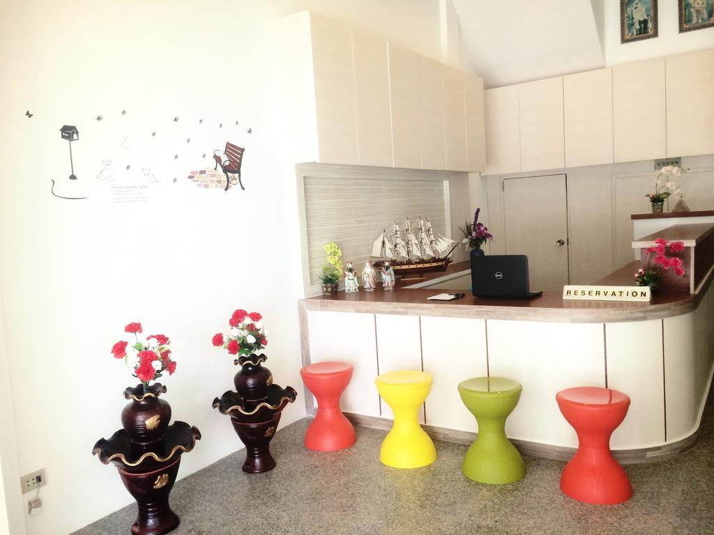Phuthara Hostel Phuket Exterior photo