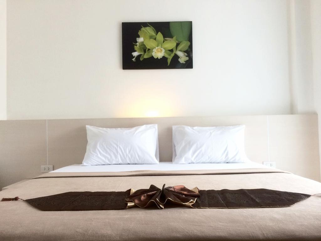 Phuthara Hostel Phuket Room photo