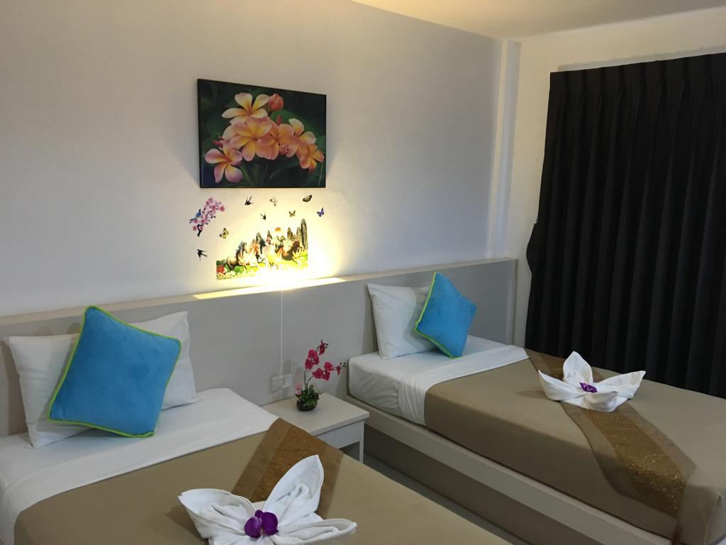 Phuthara Hostel Phuket Exterior photo
