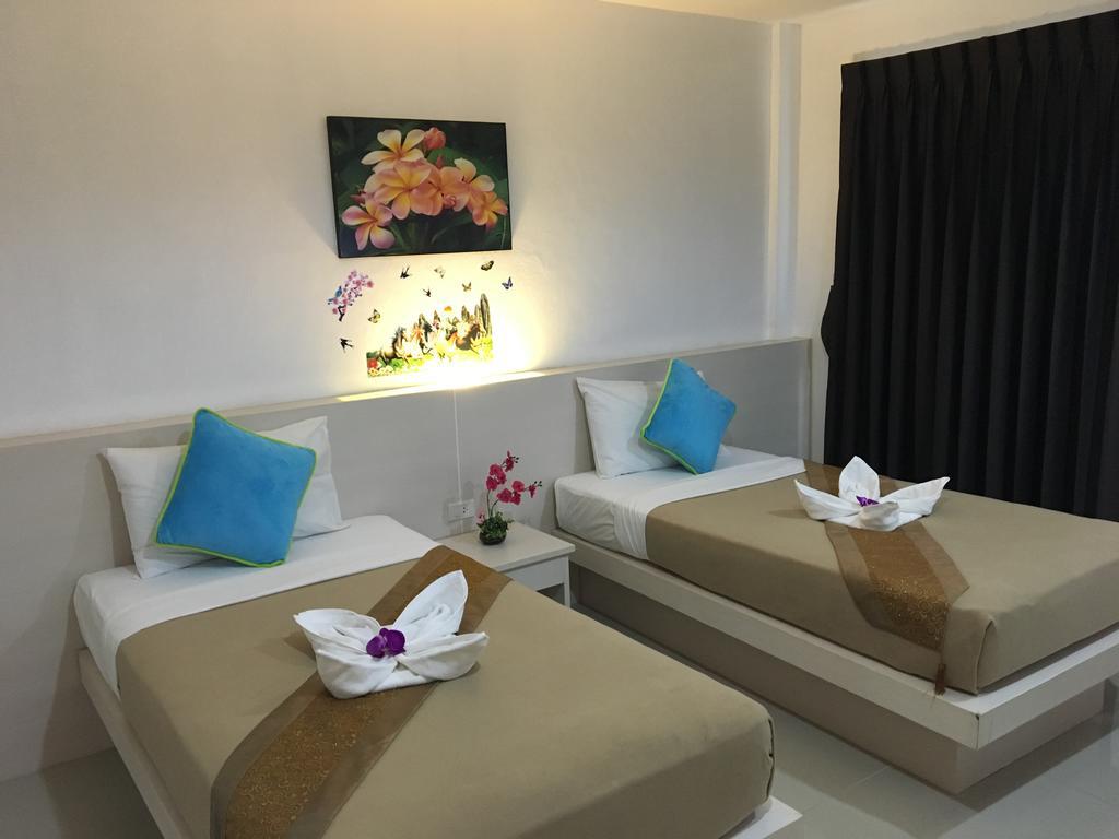Phuthara Hostel Phuket Exterior photo