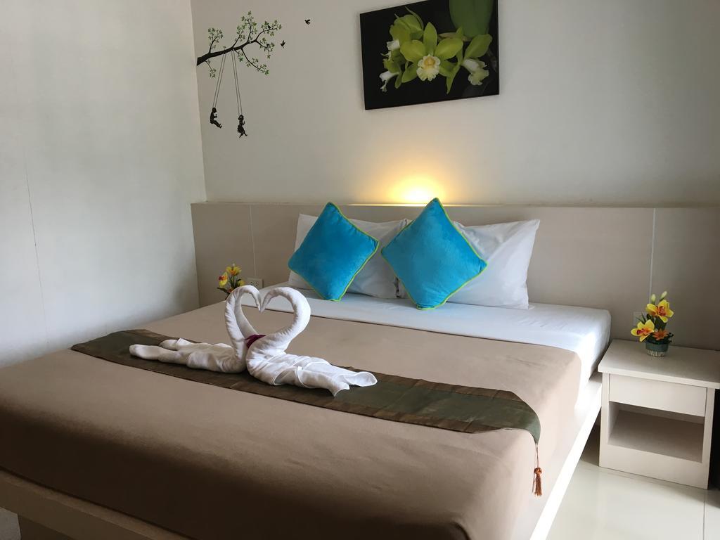 Phuthara Hostel Phuket Exterior photo