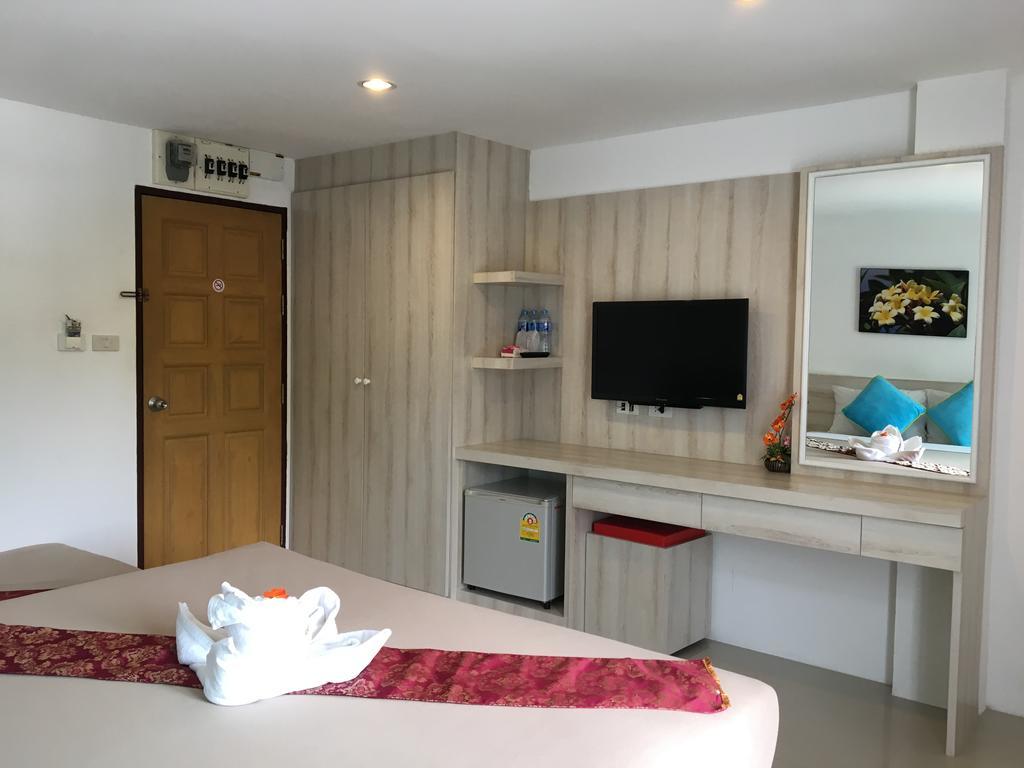 Phuthara Hostel Phuket Exterior photo