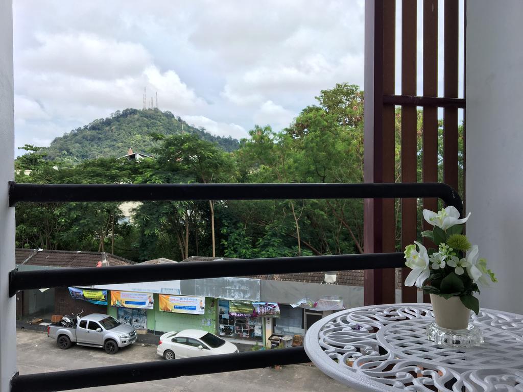Phuthara Hostel Phuket Exterior photo