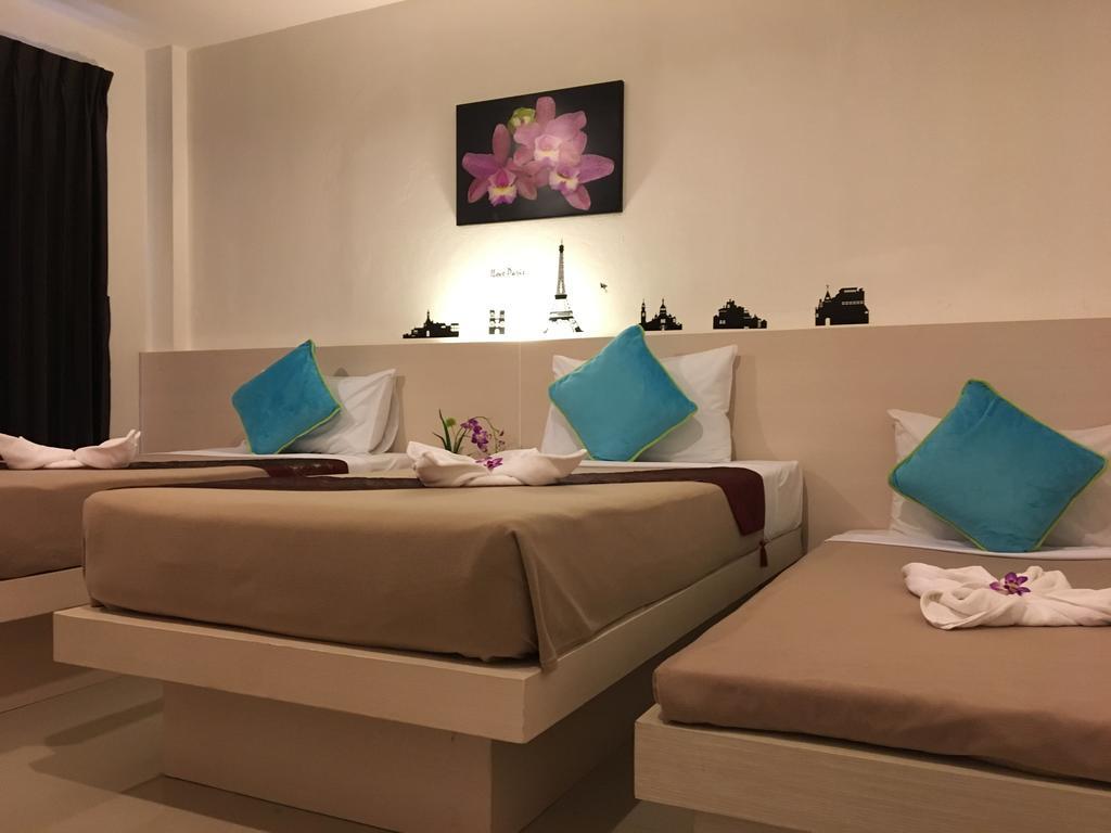 Phuthara Hostel Phuket Exterior photo
