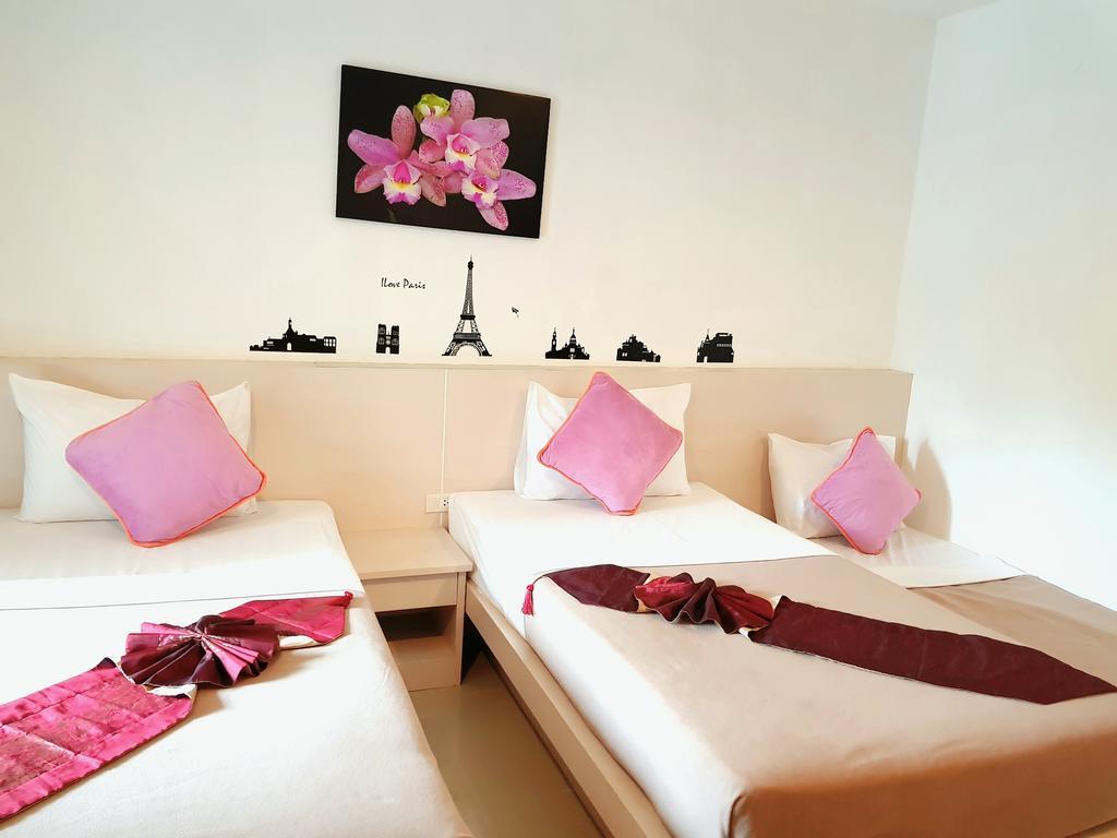 Phuthara Hostel Phuket Exterior photo