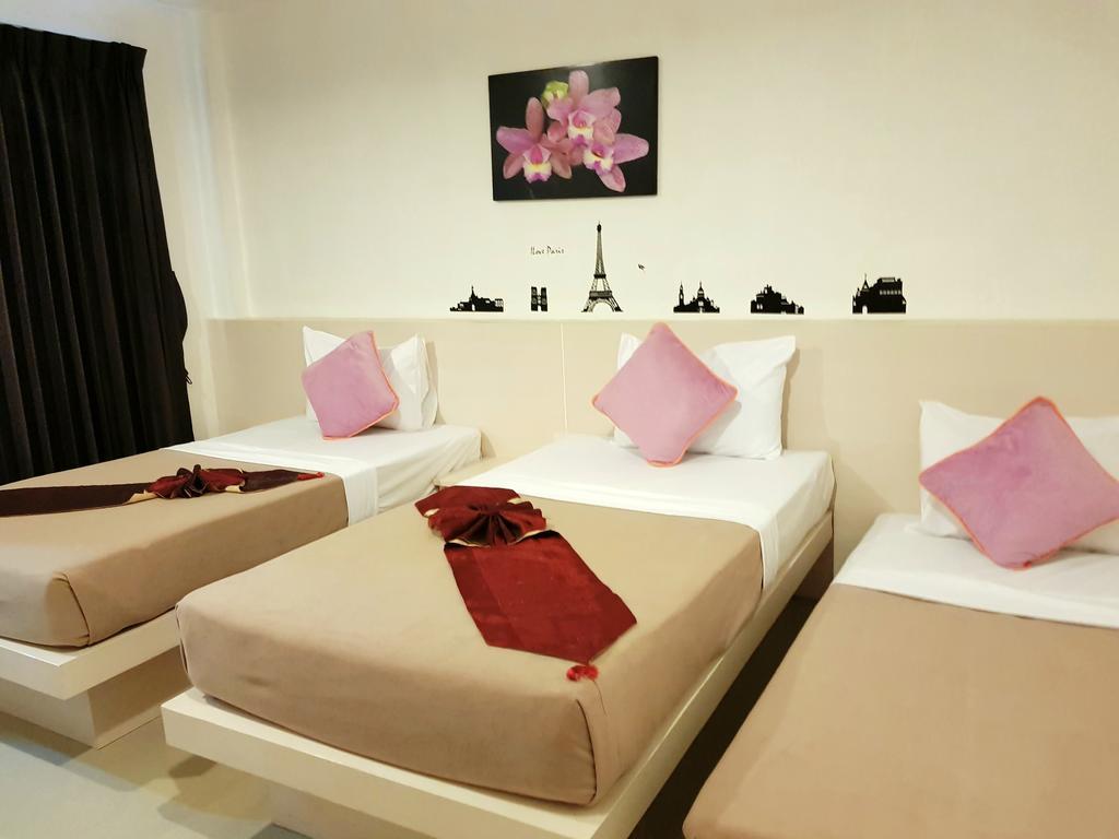 Phuthara Hostel Phuket Exterior photo