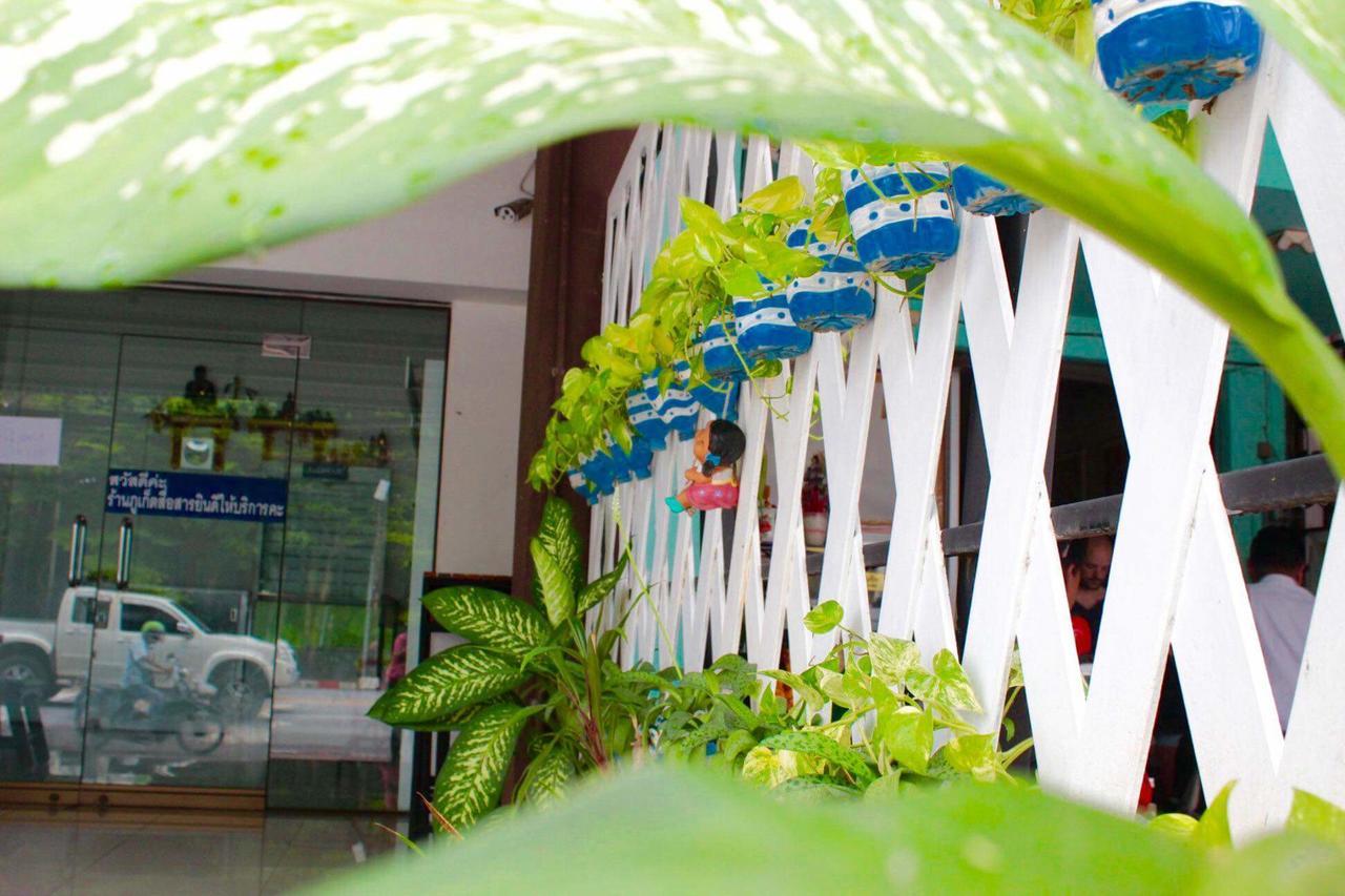Phuthara Hostel Phuket Exterior photo