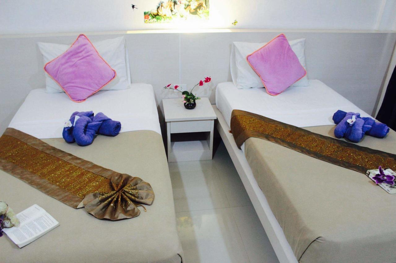 Phuthara Hostel Phuket Exterior photo