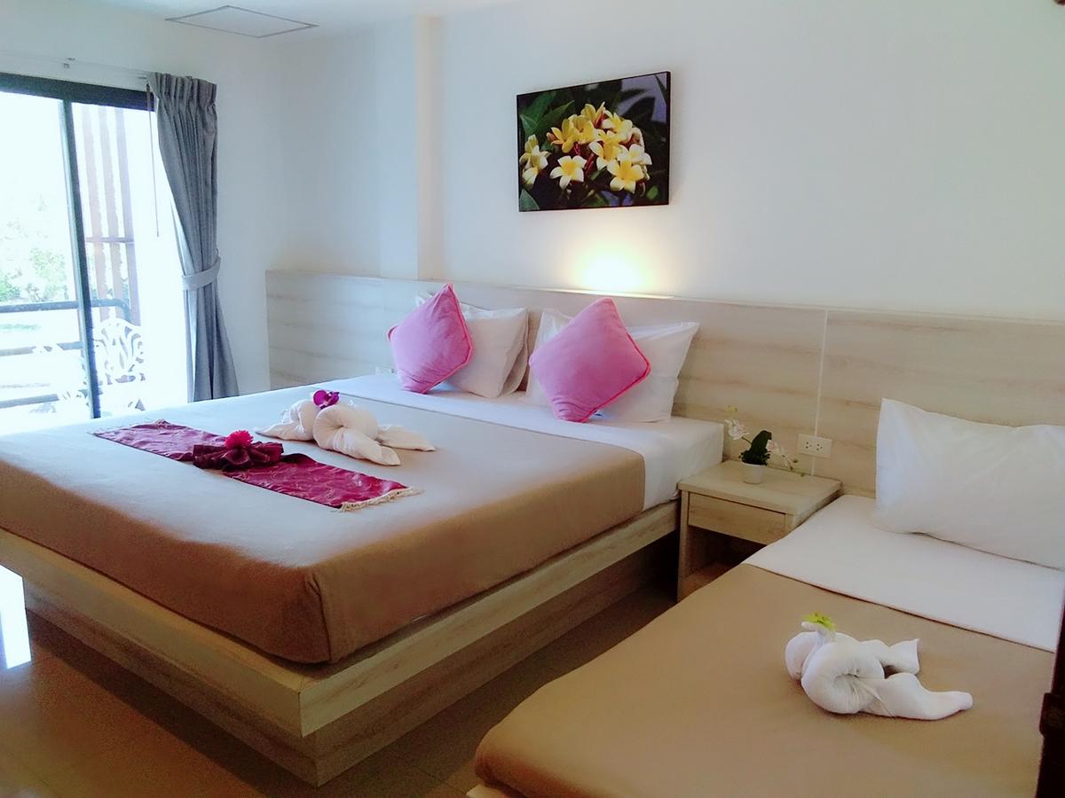 Phuthara Hostel Phuket Exterior photo