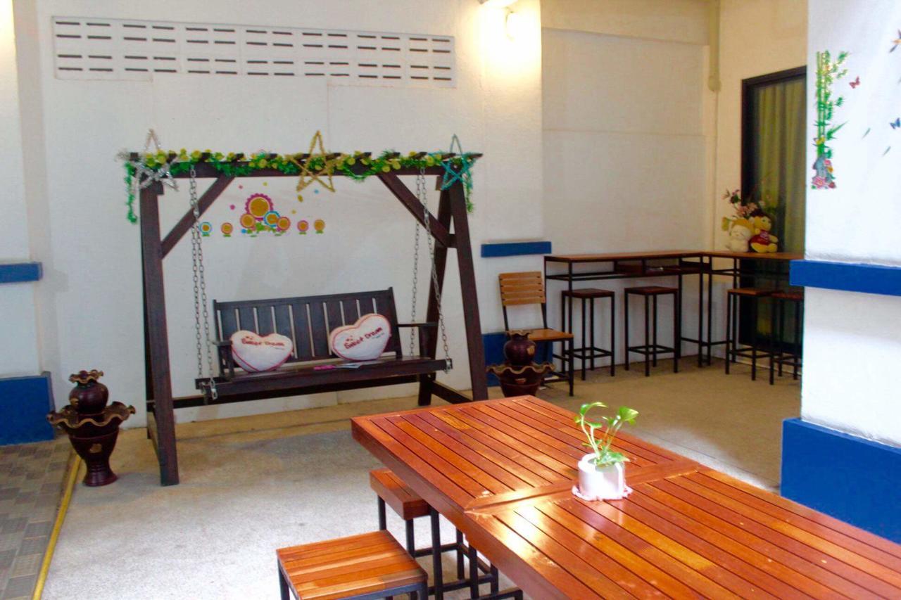 Phuthara Hostel Phuket Exterior photo