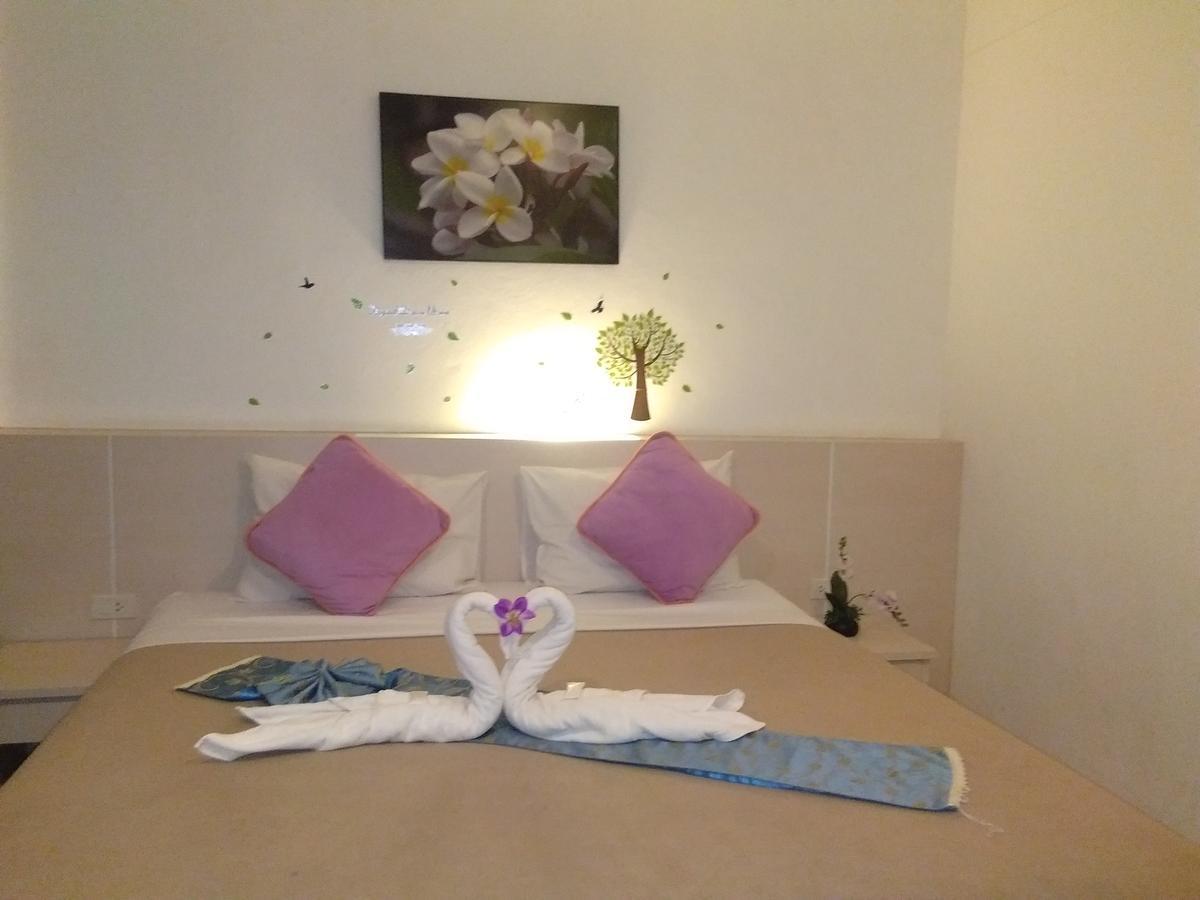 Phuthara Hostel Phuket Exterior photo