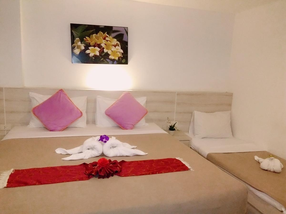Phuthara Hostel Phuket Exterior photo