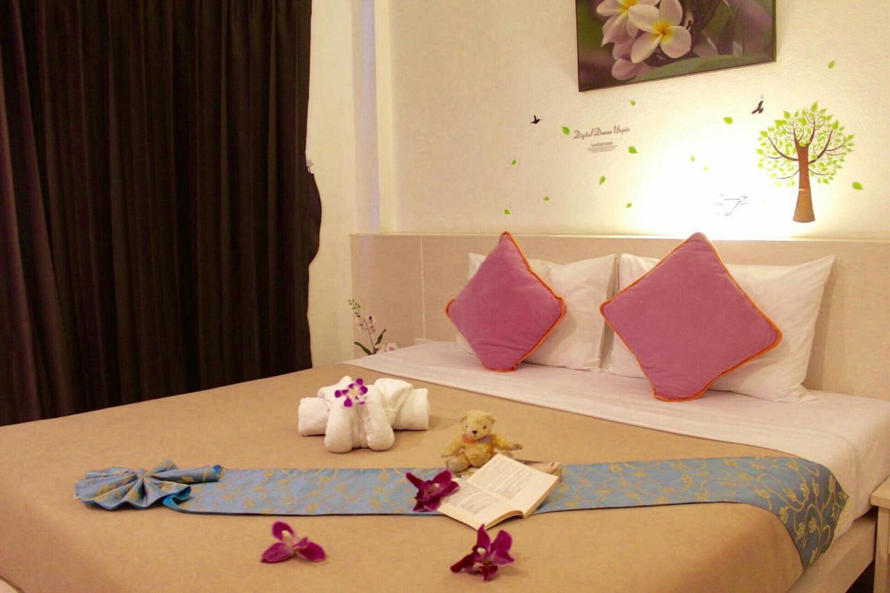 Phuthara Hostel Phuket Exterior photo