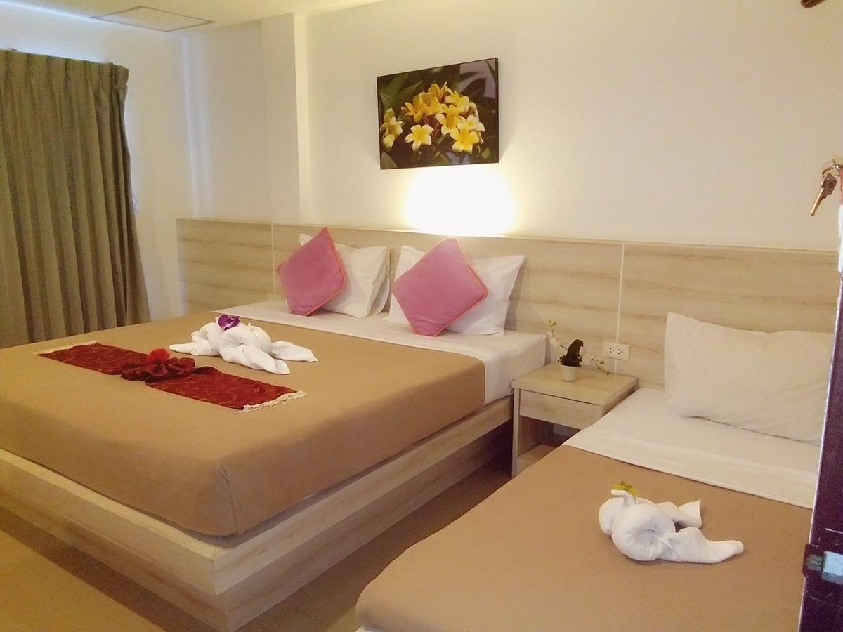 Phuthara Hostel Phuket Exterior photo