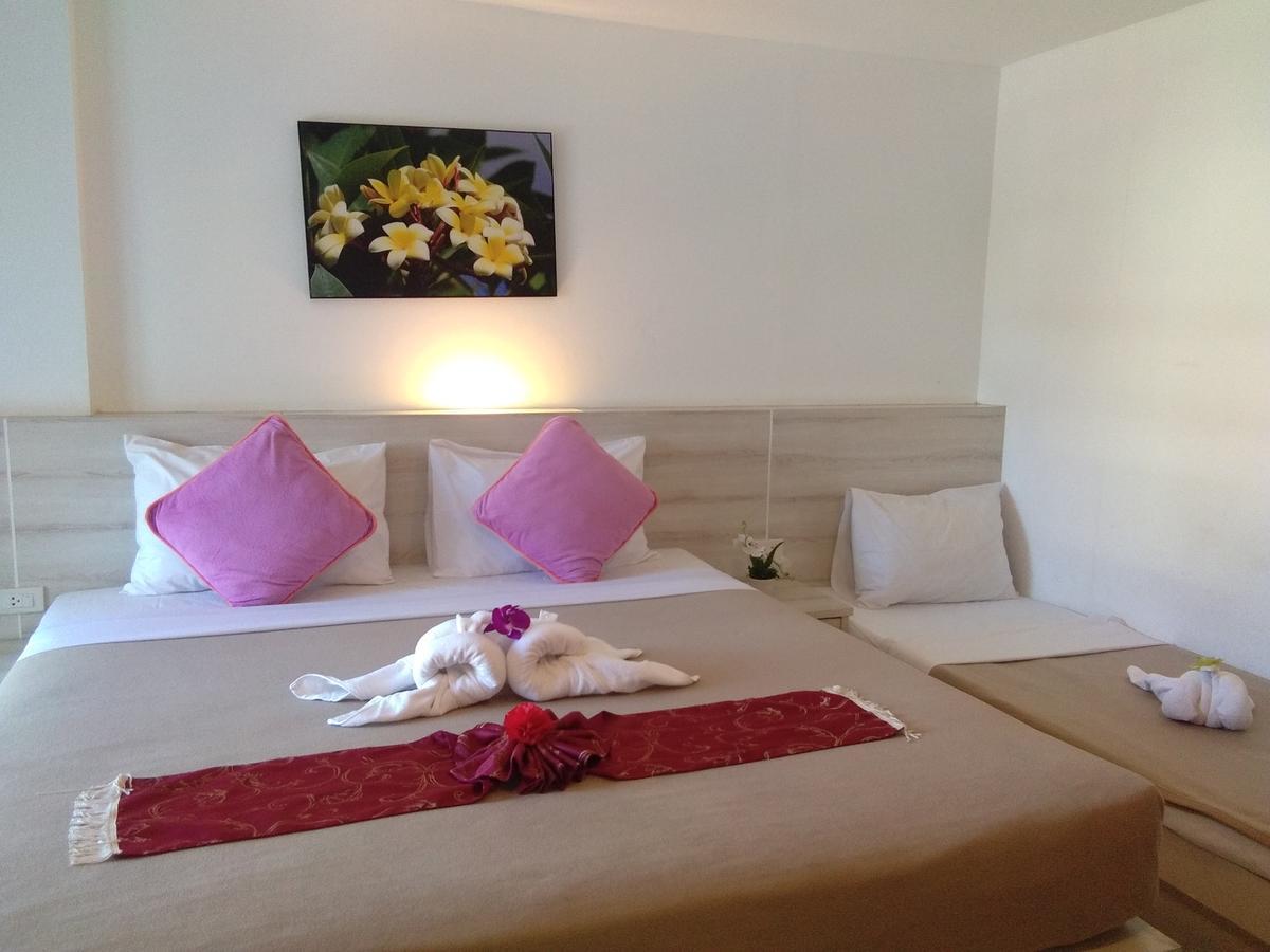 Phuthara Hostel Phuket Exterior photo